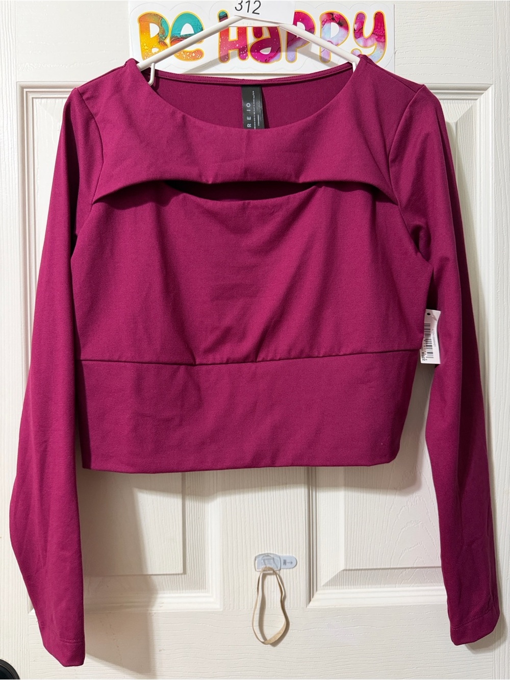 Coreio Peekaboo Neckline Cropped Long Sleeve Athletic Top